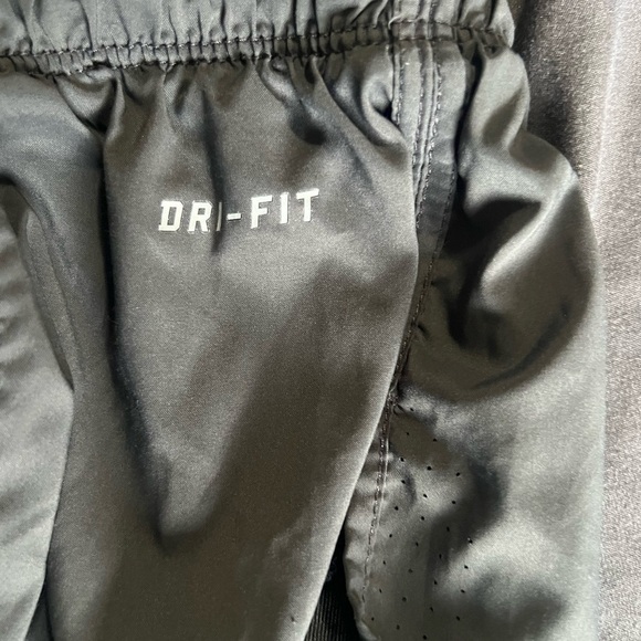 Nike women’s XS Work out shorts - Picture 6 of 6